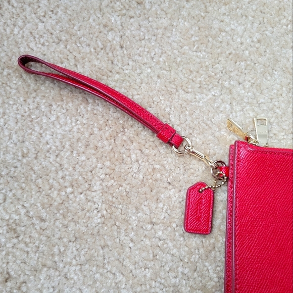 Coach red leather clutch/wristlet - Picture 4 of 9